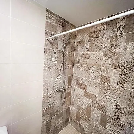 Amplio Apartamento En Av. Carlos Haya Malaga